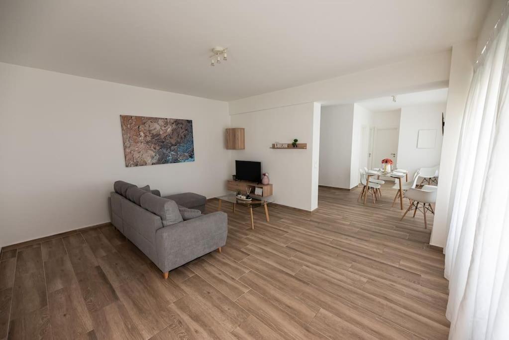 Bright 2Br Apartment In Palaio Faliro- Athens Exterior photo