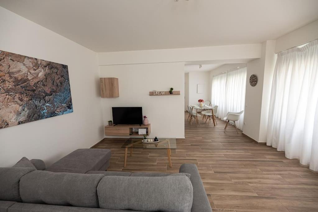 Bright 2Br Apartment In Palaio Faliro- Athens Exterior photo